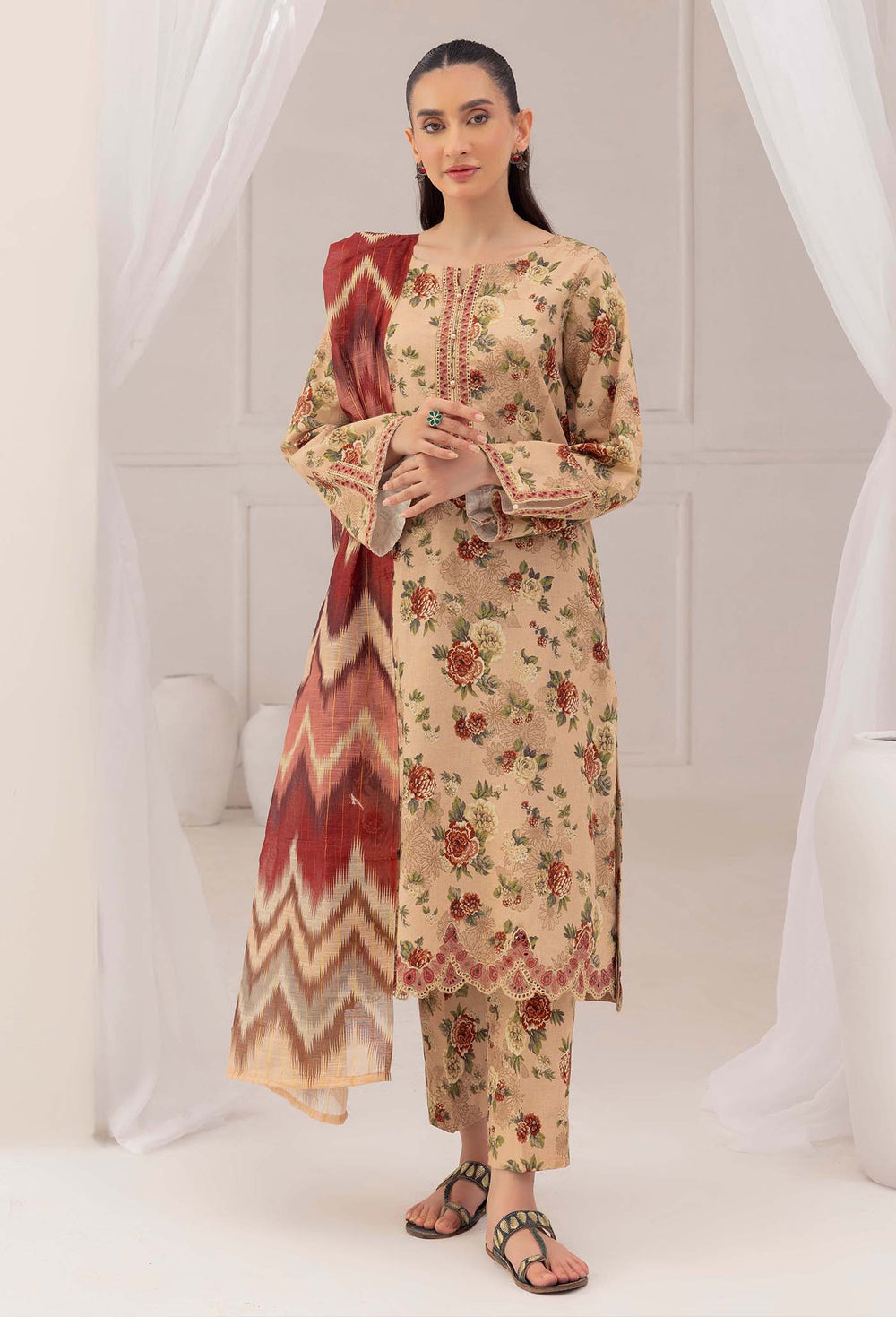 Baroque Bana Dori Karandi 2025 – Digital Printed Karandi 3Pc Suit with shirt, sleeves, trouser, and dupatta