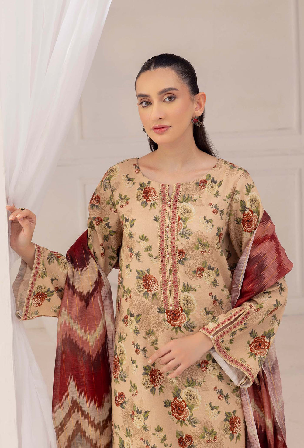Baroque Bana Dori Karandi 2025 – Digital Printed Karandi 3Pc Suit with shirt, sleeves, trouser, and dupatta