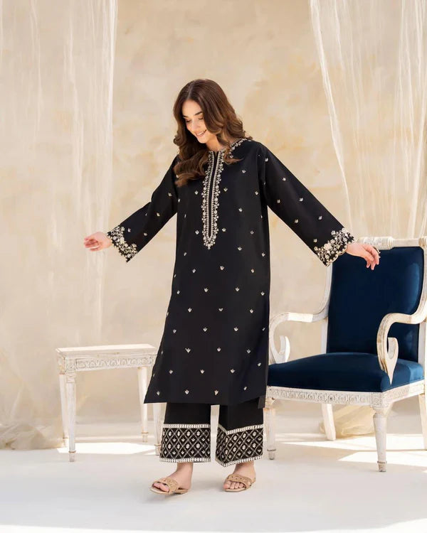 Zara Shahjahan Dhanak 3PC embroidered suit with wool shawl and dyed trouser – Winter 2025 collection.