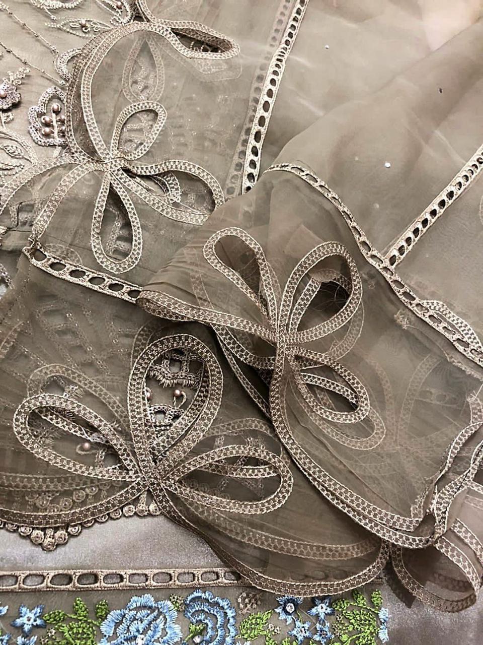 Maria.B Wedding Luxury Collection 3 Piece Organza Dress – Fully embroidered shirt with handwork, stonework, 3D flowers, tassel sleeves, silk trouser, and organza cutwork dupatta. Perfect for weddings and luxury occasions.
