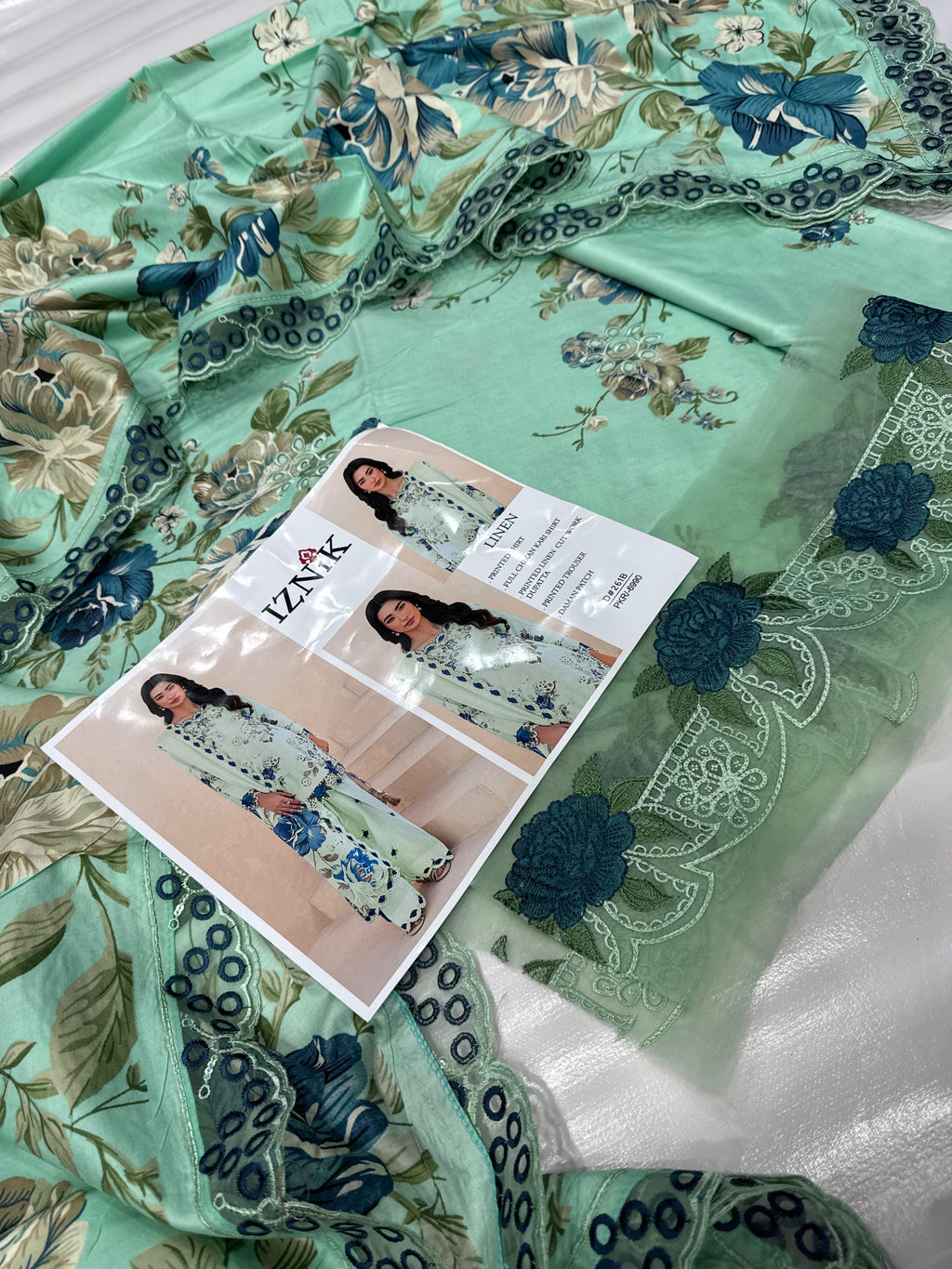 Iznik Winter 2025 embroidered linen 3pc suit with printed dupatta & chikankari front