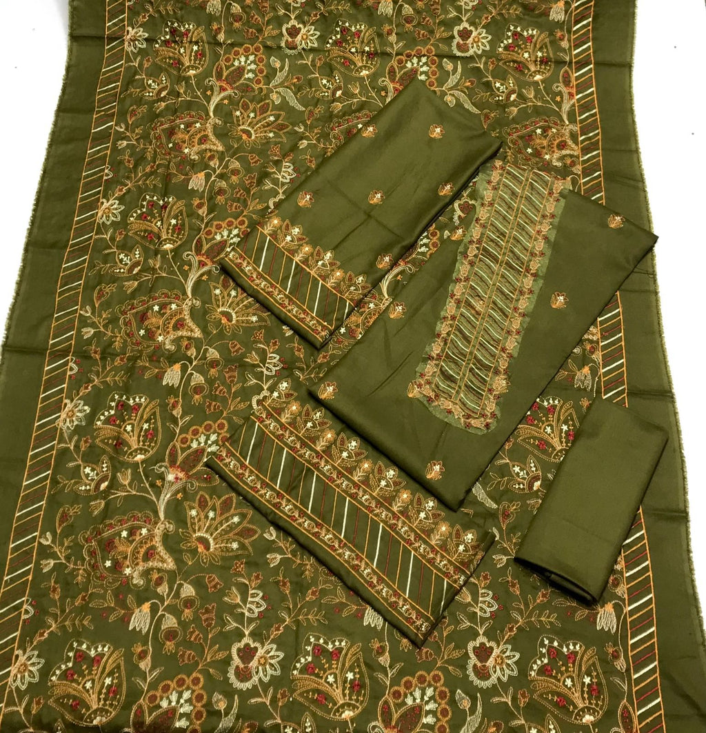 Bareeze 23165 Luxury Embroidered 3pc Airjet Dhanak Suit – Heavy Embroidered Front, Neck Patch, Sleeves, Kashmiri Shawl & Dyed Trouser.