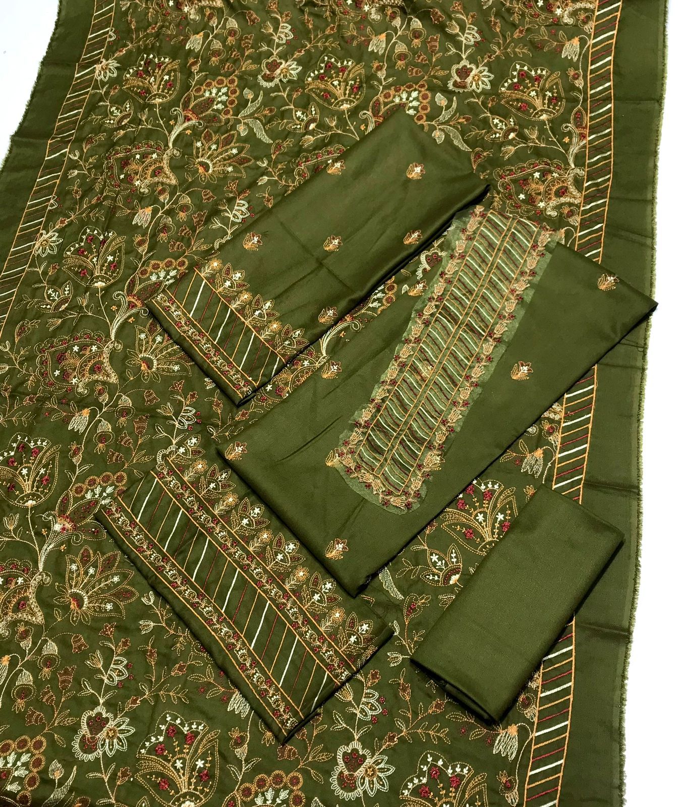 Bareeze 23165 Luxury Embroidered 3pc Airjet Dhanak Suit – Heavy Embroidered Front, Neck Patch, Sleeves, Kashmiri Shawl & Dyed Trouser.