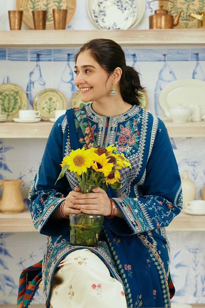 Maria B Airjet Dhanak embroidered 3PC suit with heavy embroidery and printed wool shawl – Winter 2025 Collection.