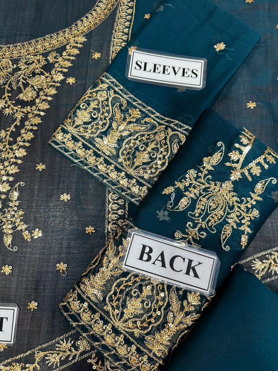 Asim Jofa Luxury Collection ✨
💃 Elegant. Classy. Timeless.